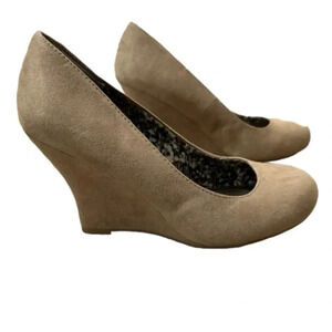 Cato Women's Tan Faux Suede Slip-On Round Toe Wedge Heels Size 10 GUC